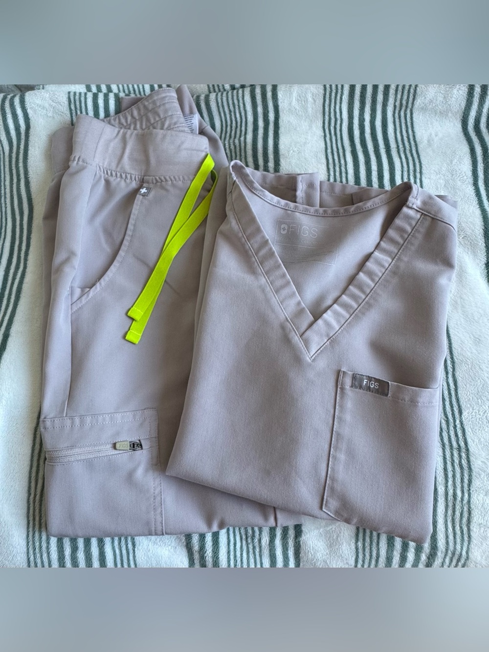 Figs scrub set XXS top/ XXSP pants in color Slate